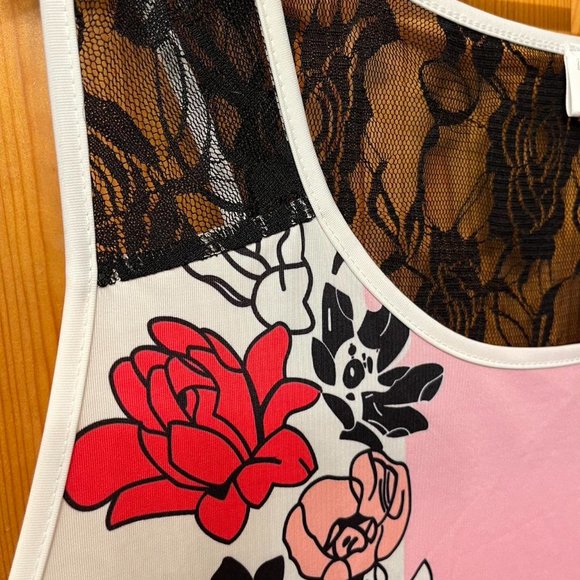 Cute sleeveless top with floral Lateran and black lace back - Picture 2 of 4